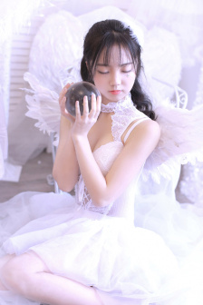 一觉醒来自己变成了乳胶娃娃
